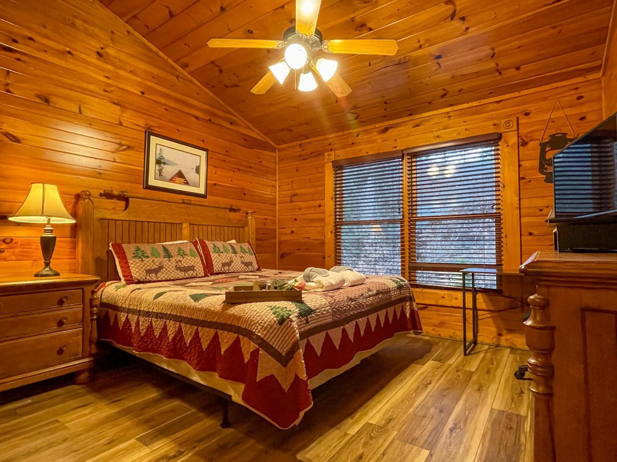 Spacious Resort Log Cabin, Easy Drive, Hot Tub, Arcade Gameroom, Mountain Vibe Gatlinburg Kültér fotó