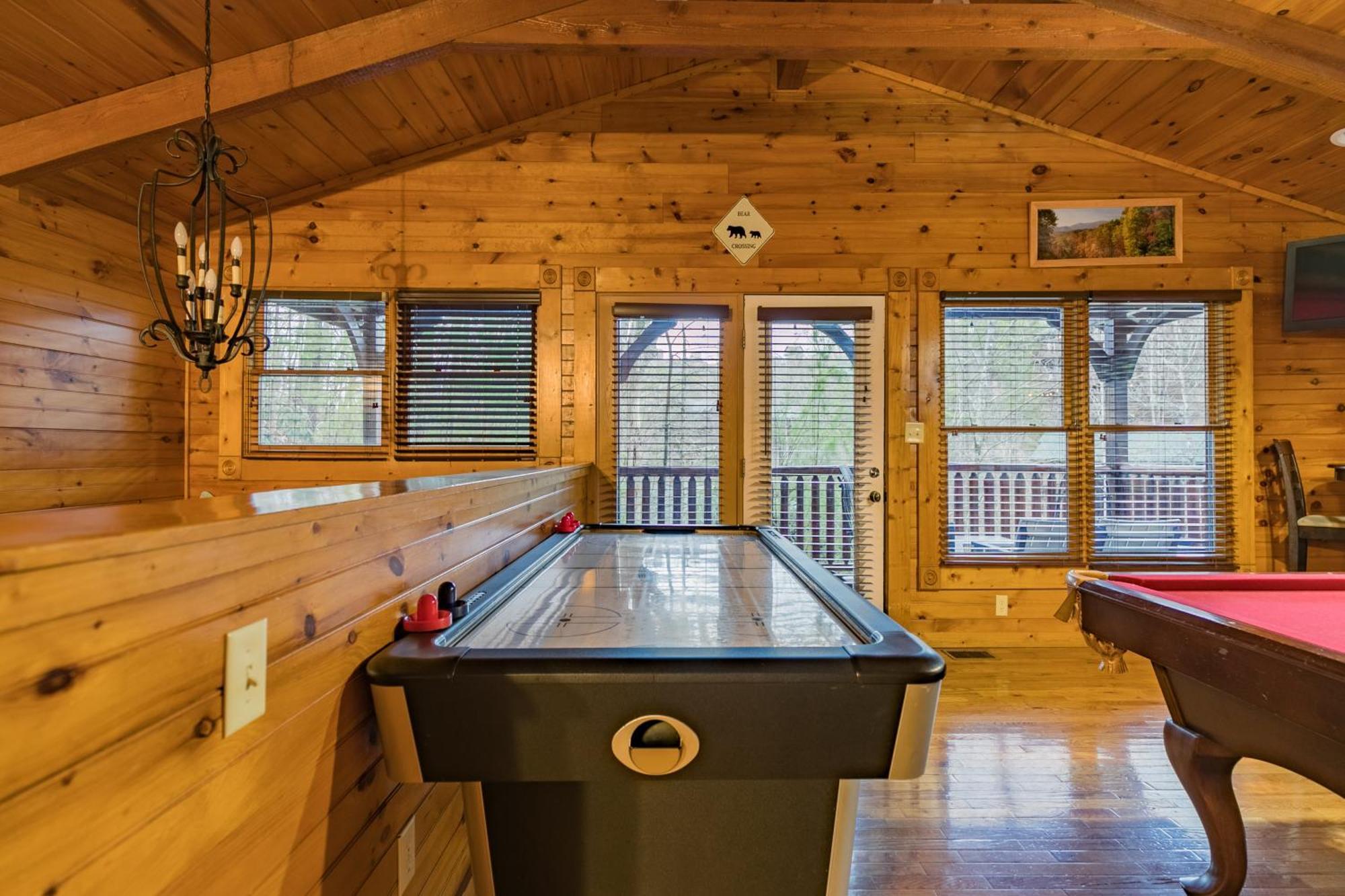 Spacious Resort Log Cabin, Easy Drive, Hot Tub, Arcade Gameroom, Mountain Vibe Gatlinburg Kültér fotó