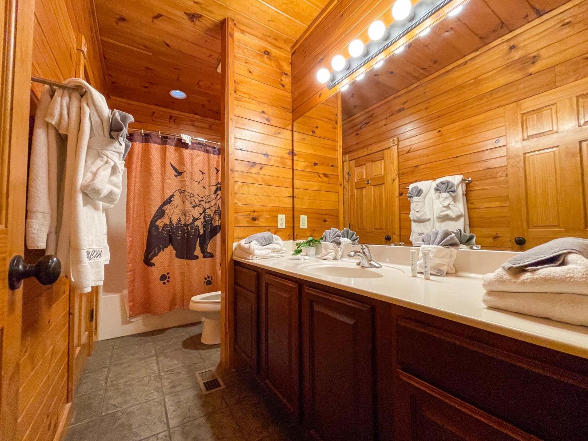 Spacious Resort Log Cabin, Easy Drive, Hot Tub, Arcade Gameroom, Mountain Vibe Gatlinburg Kültér fotó