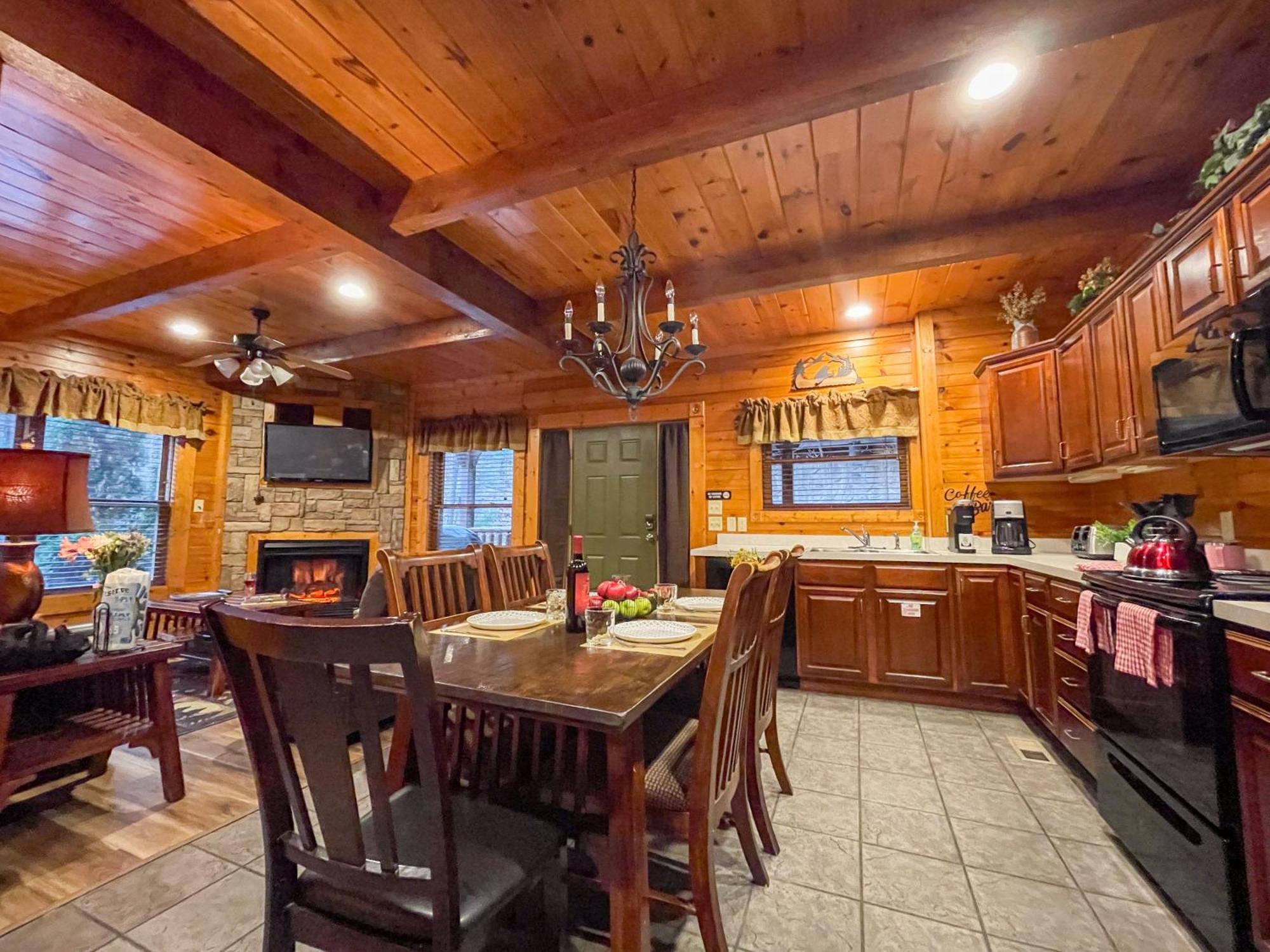 Spacious Resort Log Cabin, Easy Drive, Hot Tub, Arcade Gameroom, Mountain Vibe Gatlinburg Kültér fotó