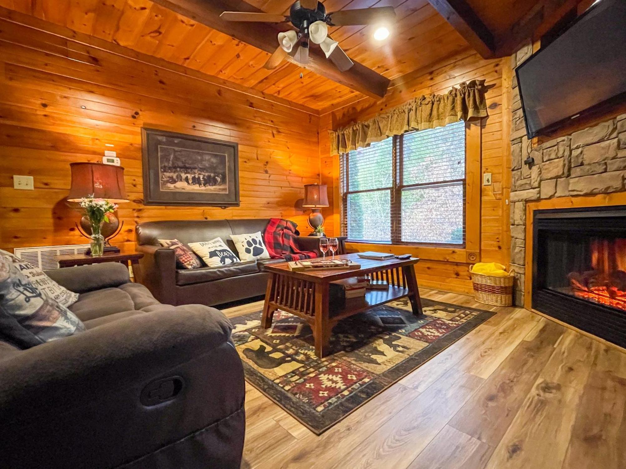 Spacious Resort Log Cabin, Easy Drive, Hot Tub, Arcade Gameroom, Mountain Vibe Gatlinburg Kültér fotó