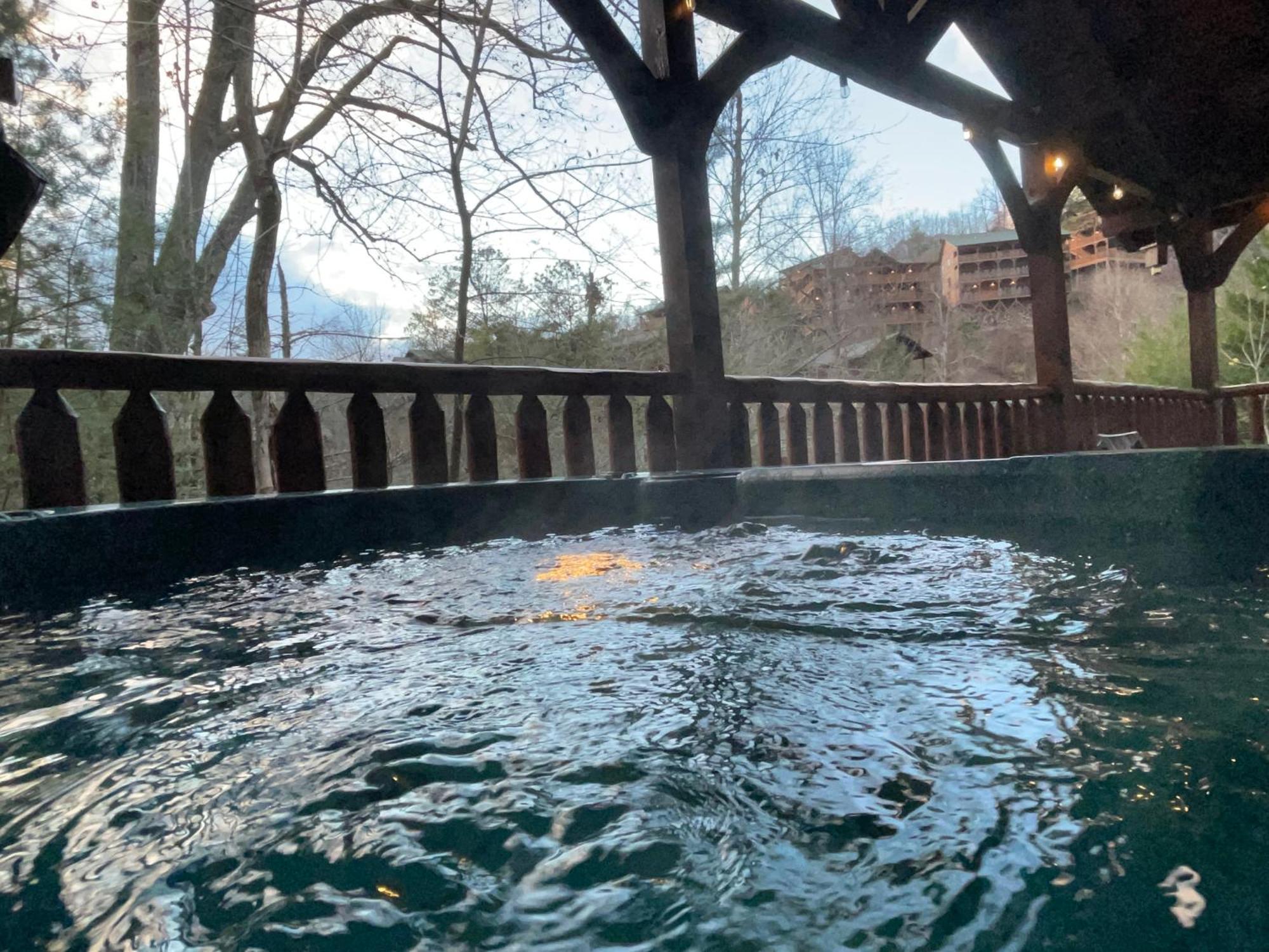 Spacious Resort Log Cabin, Easy Drive, Hot Tub, Arcade Gameroom, Mountain Vibe Gatlinburg Kültér fotó