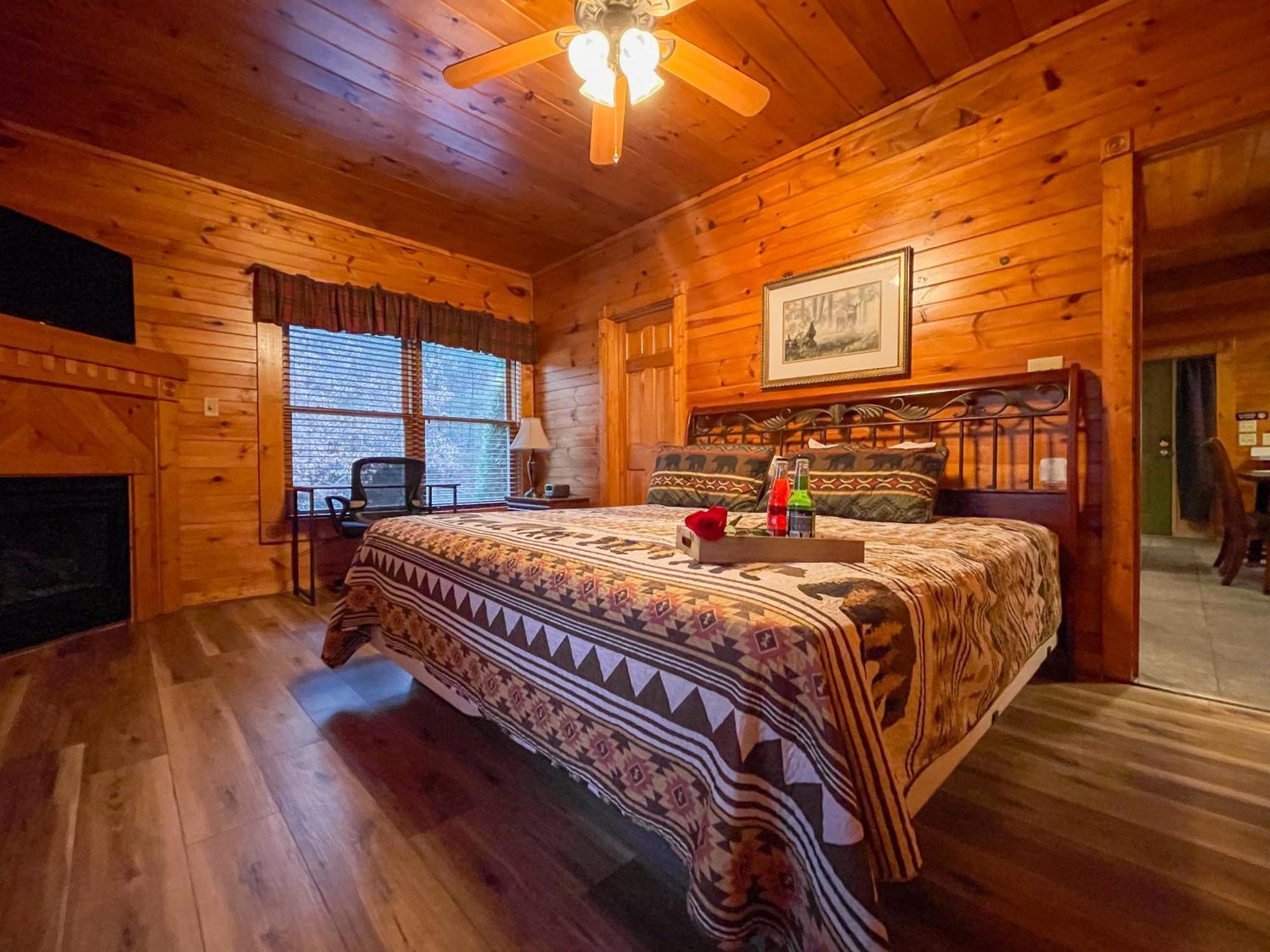 Spacious Resort Log Cabin, Easy Drive, Hot Tub, Arcade Gameroom, Mountain Vibe Gatlinburg Kültér fotó