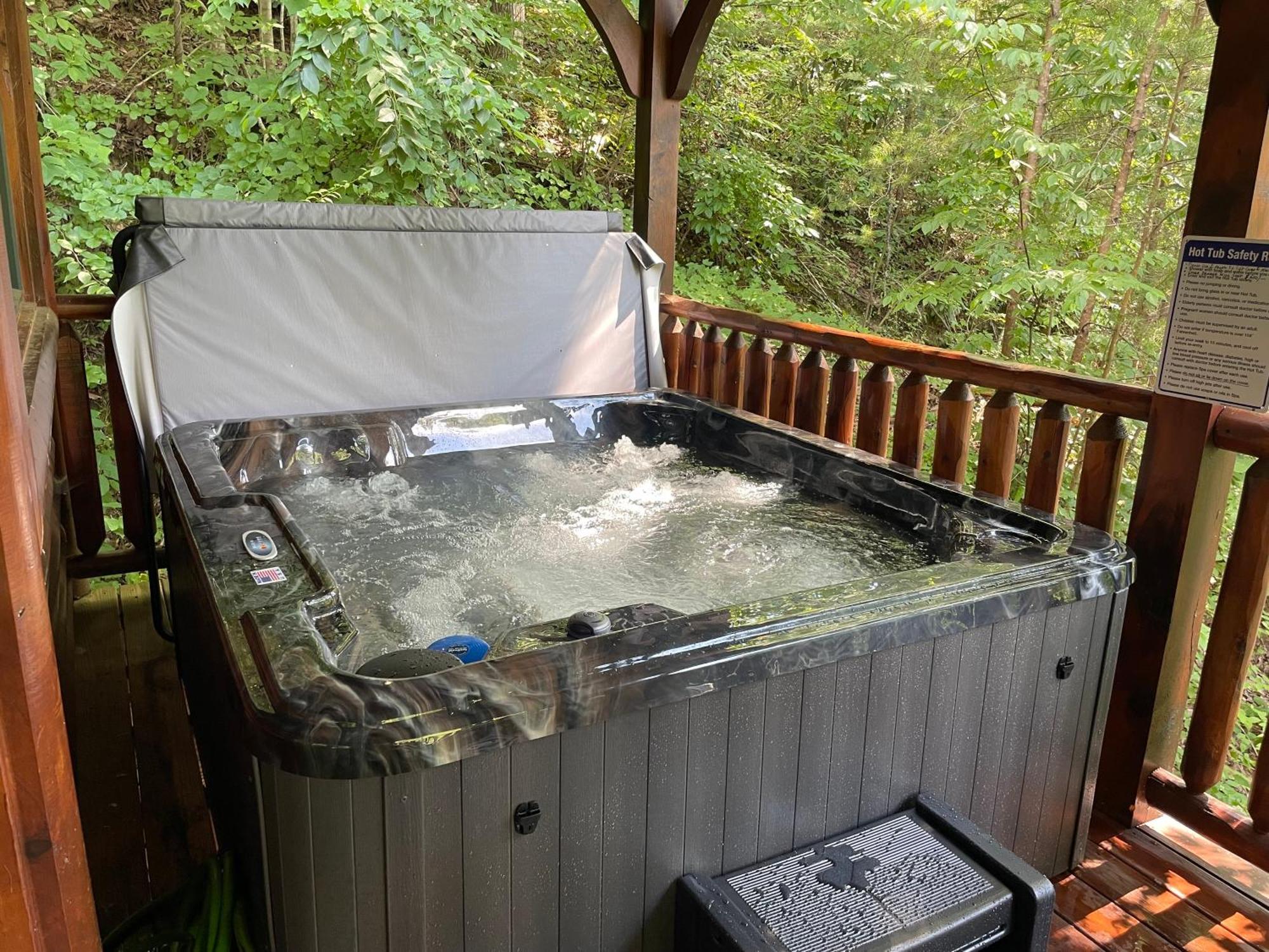 Spacious Resort Log Cabin, Easy Drive, Hot Tub, Arcade Gameroom, Mountain Vibe Gatlinburg Kültér fotó